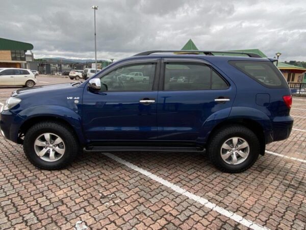 2006 Toyota Fortuner V6 4.0 4X4 - Image 3