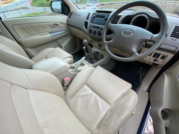 2006 Toyota Fortuner V6 4.0 4X4 - Image 5
