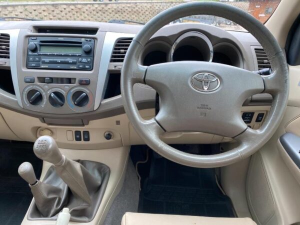 2006 Toyota Fortuner V6 4.0 4X4 - Image 6