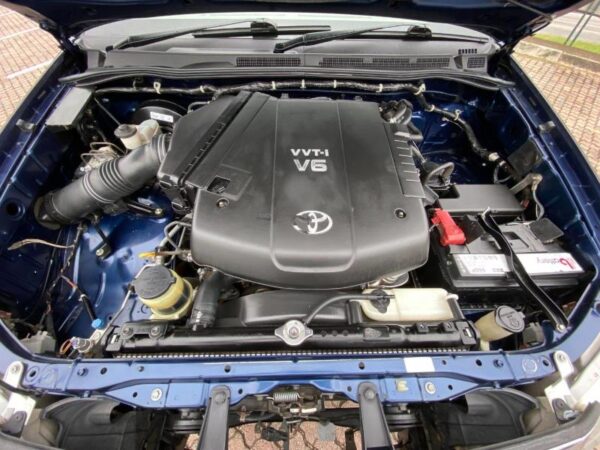 2006 Toyota Fortuner V6 4.0 4X4 - Image 9