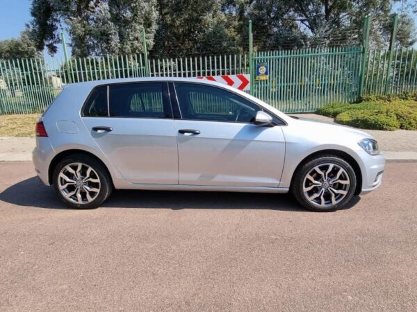 2019 Volkswagen Golf 1.0 TSI Trendline - Image 4