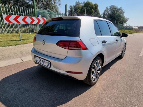 2019 Volkswagen Golf 1.0 TSI Trendline - Image 11