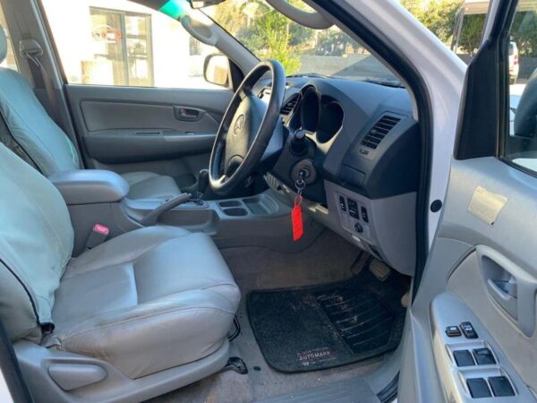 2010 Toyota Hilux (Auto) - Image 4
