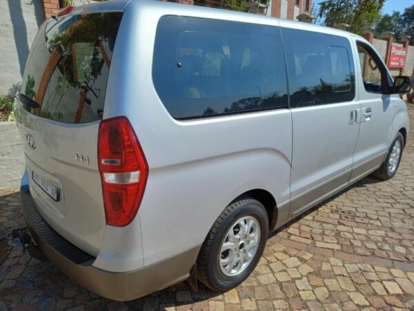 2010 Hyundai H-1 kombi - Image 2