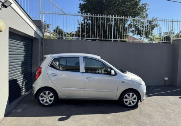 2016 Hyundai i10 1.1 GLS - Image 2